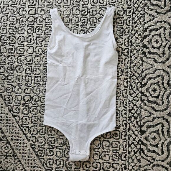 Yummie Ivy Seamless Shaping Thong Bodysuit in White Size Small/Medium - Picture 1 of 5